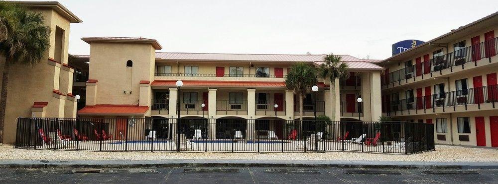 Tricove Inn & Suites Jacksonville Exterior photo